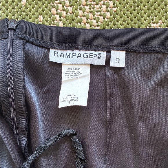 Vintage Rampage Elegant & Timeless Classy Black Skirt - Picture 3 of 7